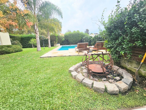 Venta Casa 6 Ambientes La Cesarina Pileta Climatiz