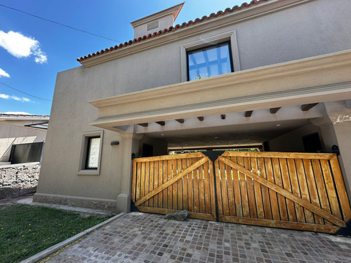 Casa En Venta En Dalvian Sa
