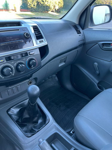 Toyota Hilux Cabina Simple Dx Pack Diesel 4x2 Cuero