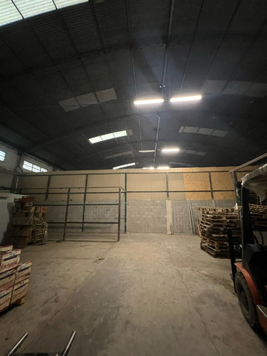 Venta 2 Naves Industriales 7 Locales Y 2 Casas Lote 7472m2 - Villa Allende