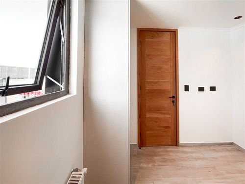Moderna Y Espaciosa Casa Con Piscina, Jardín Y Quincho