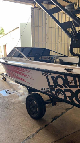 Imagen 2 de 5 de Lancha Wakeboard