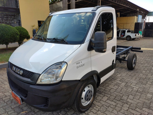 Imagem 1 de 8 de Iveco Daily 35s14 2016/16 Único Dono - No Chassi 245.000 Km