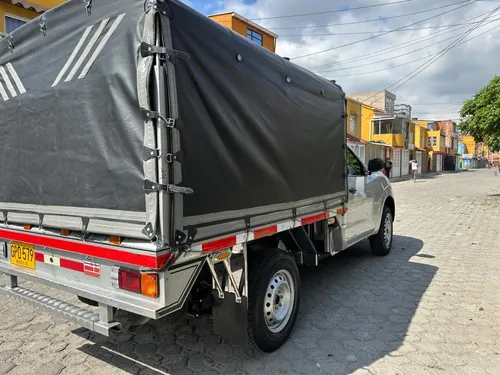 Nissan Np300 Frontier 2.5 Mt 4x2 Estaca