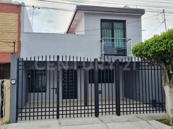 Se Vende Casa Remodelada En Jardines De La Cruz 2a Secc,guadalajara,jal |  Metros Cúbicos