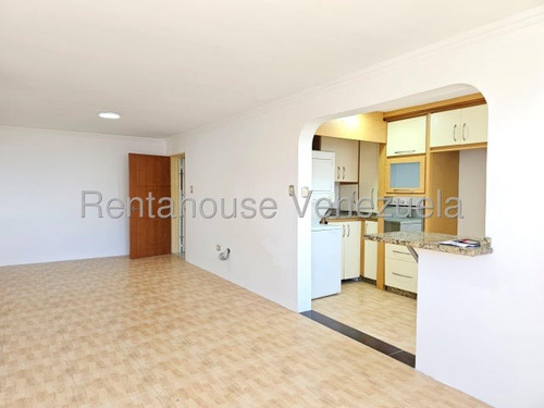 Cómodo Apartamento En Venta Urb. Base Aragua, Maracay, Con Conexión A Pozo, 25-12202 Mv