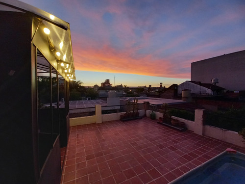 Casa 4 Ambientes, Con Jardín, Parrilla, Terraza Y Espacio De Usos Múltiples, En Villa Ballester.