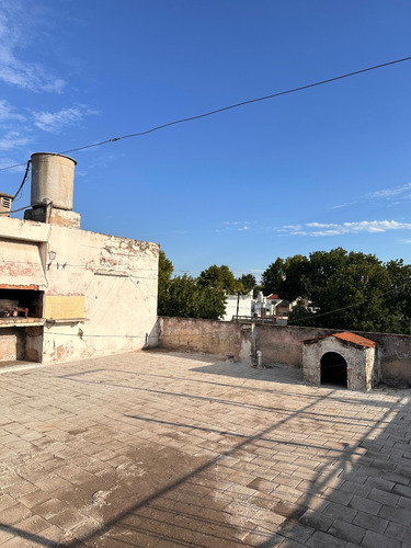 Casa En Venta De 4 Ambientes Mas Local