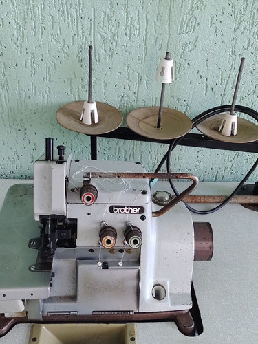 Imagem 3 de 4 de Overloque Industrial