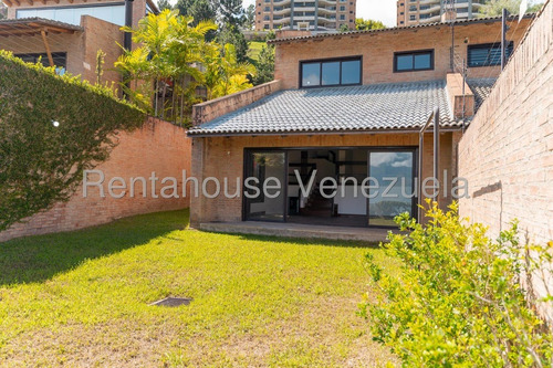 Hermosa Casa De 3 Niveles Que Brinda Tranquilidad Y Confort En Venta Ubicada En El Alto Hatillo 25-8567