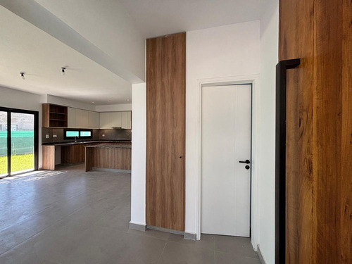 Casa En Venta En El Barrio Lar De Vieytes Iii