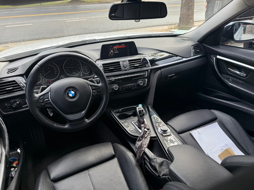 BMW Serie 3 3.0 330i Sedan Sport Line 252cv