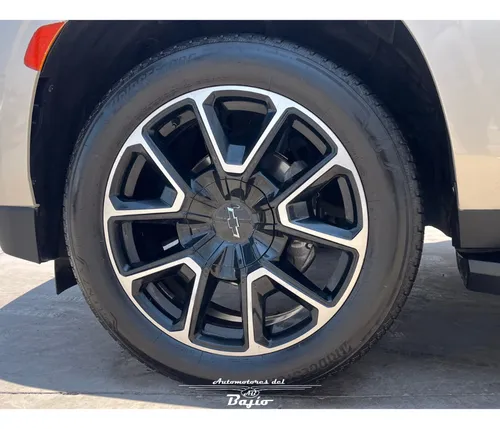 Chevrolet Suburban 5.3 Rst 4X4 At