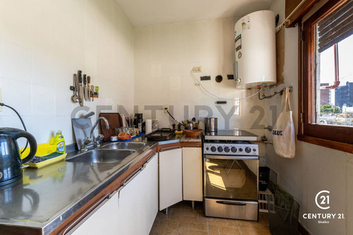 Venta Casa 3 Plantas 5 Dormitorio Cochera Quincho Terraza Jacuzzi. Abasto, Rosario