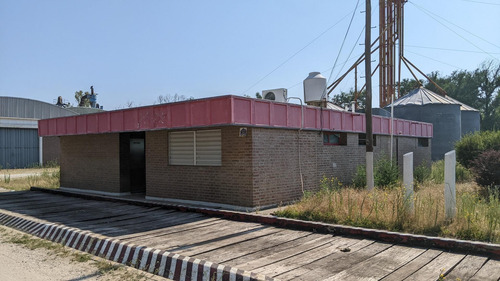 Imagen 5 de 12 de Galpón De 1.600m2 En Terreno De 9.000m2 Y 4 Silos