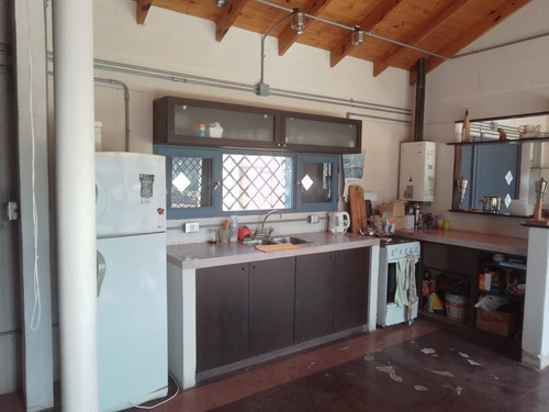 Casa Quinta En Dos Plantas Con Pileta Climatizada Y Riego Por Aspersión
