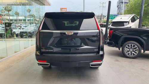 Cadillac Escalade Esv (version Larga) 2023