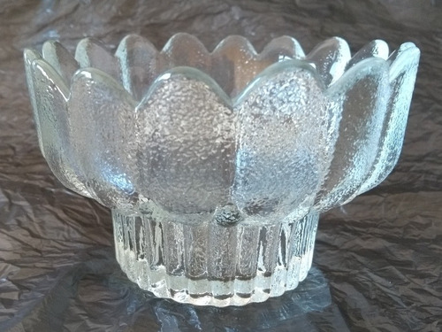 Imagem 2 de 5 de Vaso Cachepôt Petisqueira Em Vidro Formato Flor Pequeno Novo