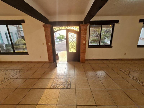 Se Vende Residencia En Misión Concá, Roof Garden, Cto Serv, 4 Recamaras, 4.5 Bañ