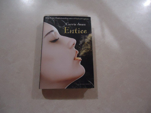 Entice Autora: Carrie Jones / Libro En Inglés