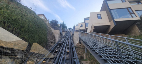 Casa En Arriendo De 5 Dorm. El Arrayan