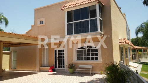 Casa En Venta En San Armando 