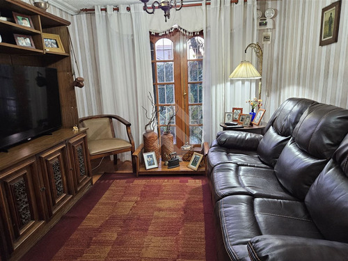 Casa En Venta De 4 Dorm. En Lo Prado