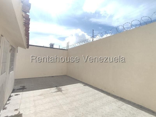 Casa Vacacional En Venta En Tucacas Falcon Fm Con Planta