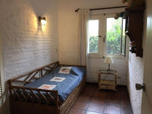 Casa En Venta De 4 Dormitorios En Playa Mansa