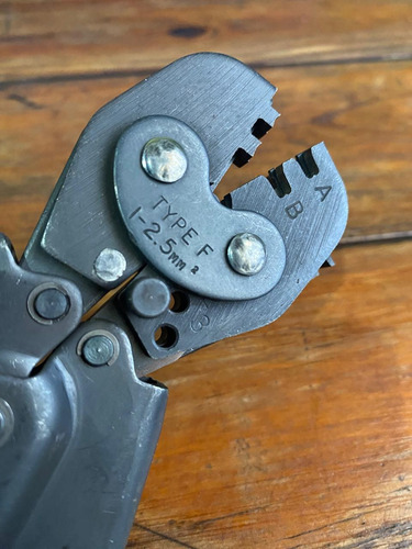 Pinza Crimpeadora Terminales Amp Laton (Usado)