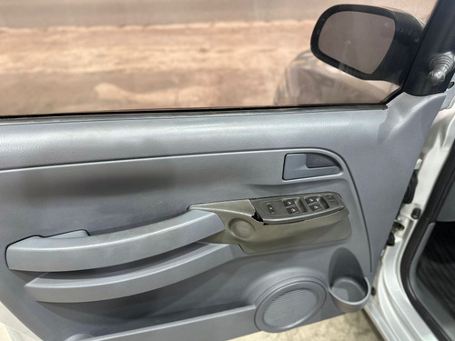 Volkswagen Fox 1.6 Plus Total Flex 5p