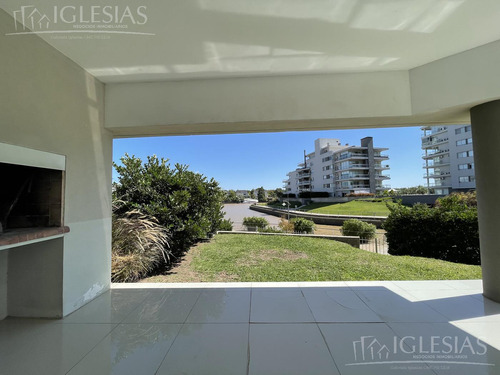 Departamento En Venta De 3 Ambientes Con Vista Al Río!  En Marinas Del Canal, Nordelta