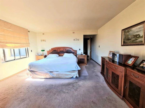 Casa En Venta De 4 Dorm. En Las Condes