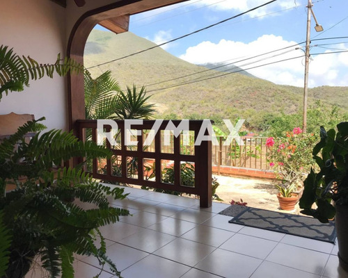 Casa Con Piscina Tipo Posada Ideal Para Inversion Turistica O Residencial, Sector El Salado, Isla De Margarita