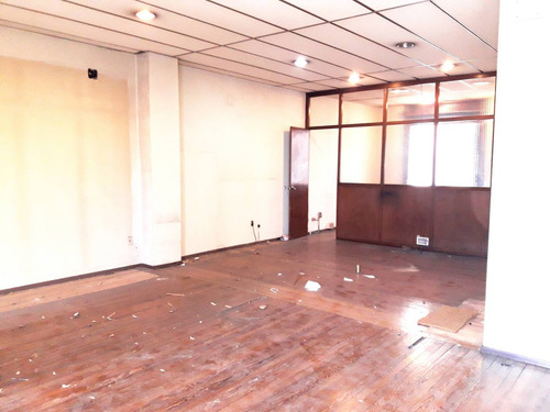 Imagen 3 de 9 de Alquiler - Oficina En Centro Con 320m2 - 18 Y Michelini