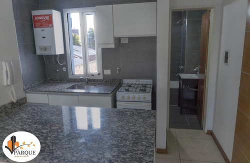 Imagen 6 de 12 de Monoambiente Moderno Con Balcón Echesortu. Alquiler