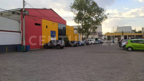 Bodega En Renta Con Oficinas En Centro Urbano.