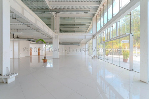 Edif Comercial En Venta Ideal Para Sede Coorporativa (show Room,depositos,oficinas) Fabricantes De Vehiculos,maquinas,equipos De Construccion.el Mejor De La Panamericana 24-26612gm