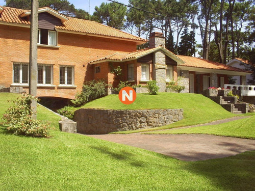 Oportunidad, Casa En Venta, Golf, Punta Del Este, 6 Dormitorios.- Ref: 206771