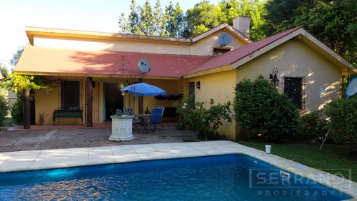 Casa En Venta Con 3 Dormitorios Y Pileta. Barrio Parque Sakura. Exaltacion De La Cruz