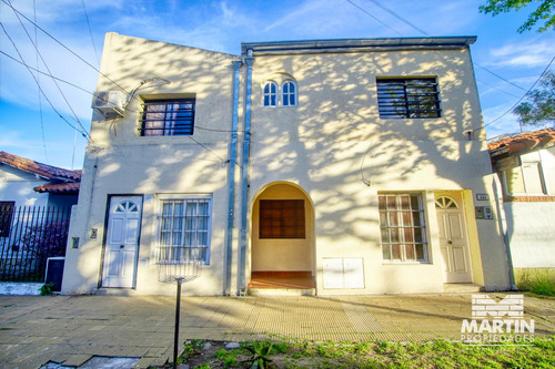 Casa Ph 3 Dptos De 2 Ambientes Cada Uno, Excelente Ubicacion 4 Cuadras De Av.