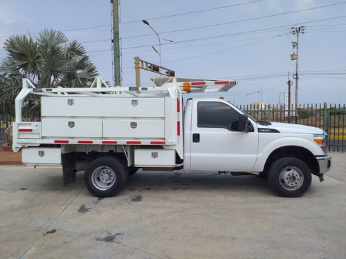 Imagen 4 de 14 de Ford F-350 4x4 Gas Activo Servicios Eléctricos