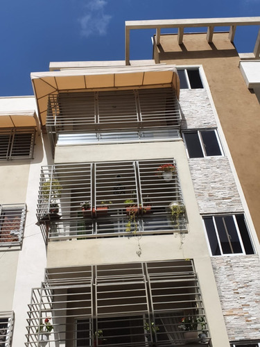 Imagen 1 de 11 de Apartamento En Alquiler En Autopista San Isidro $22,000 Santo Domingo Este Cuarto Piso Con Mantenimiento Incluido.