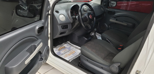 Imagem 7 de 11 de Fiat Uno 1.0 Vivace Celebration Branco 2012 Flex
