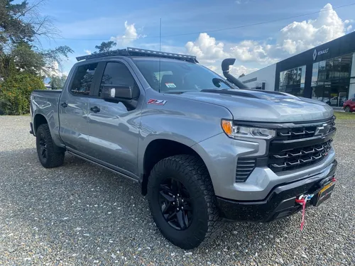 Chevrolet Silverado Z71 AT 4X4 6.2