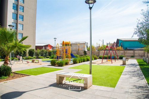 Departamento En Arriendo De 3 Dorm Con Patio Privado