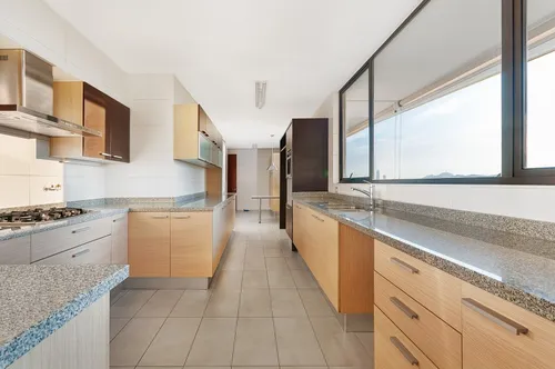 Vende Penthouse Vista Despejada Al Oriente
