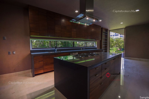 Imagen 12 de 30 de Casa De Lujo Nueva Con Amplio Jardin En Reserva Real