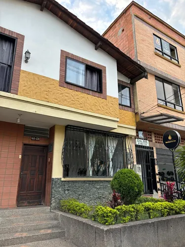 Vendo Amplia Casa En Laureles Lorena