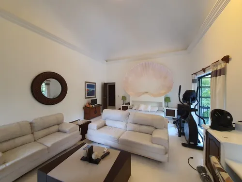 En Privada Con Entorno Arbolado Casa Estilo Colonial
